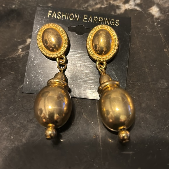 Gold-tone Vintage Fashion Drop Earrings 2.25” - Picture 2 of 7